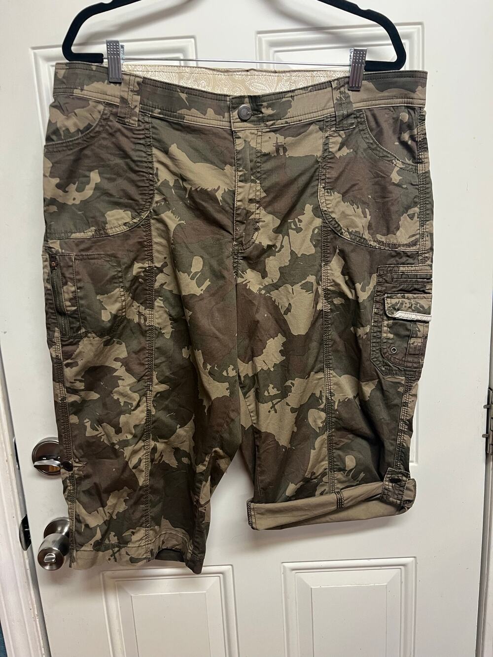 Lee women’s Capris/shorts size 18